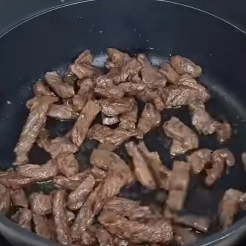 searing the steak strips.jpg compressed